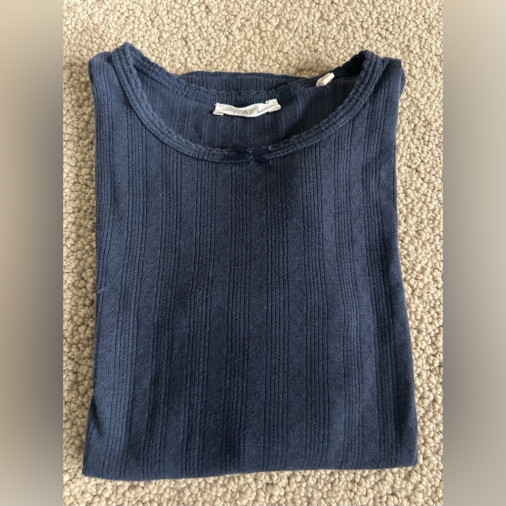 Doen long sleeve top.